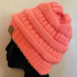 C C 100% Acrylic Knitted Womens Beanie One Size